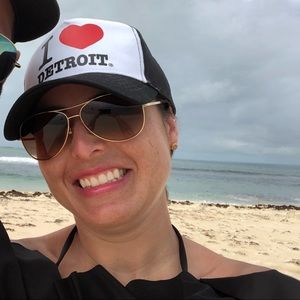 Meet your Posher, Elizabeth